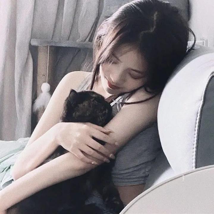 踮起脚尖靠近你